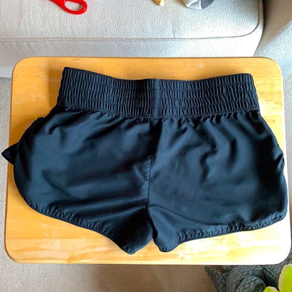 Studded sports shorts - Picture 2 of 2